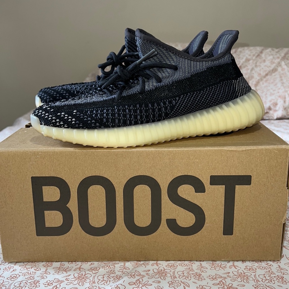 YEEZY BOOST 350 (V2 Carbon Black)